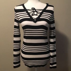 OHMG | V-Cut Sweater
